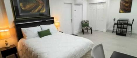 1 quarto, ferros/tábuas de passar roupa, acesso à internet