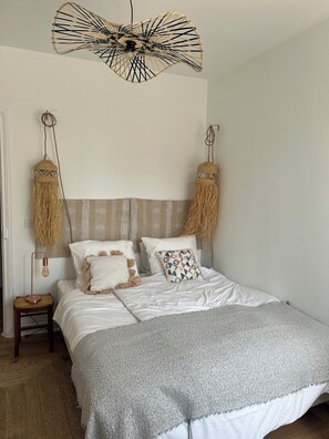 5 Schlafzimmer, Reisekinderbett, Internetzugang, Bettwäsche