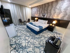 经济双人房, 城市景观 | 高档床上用品、遮光窗帘、熨斗/熨板