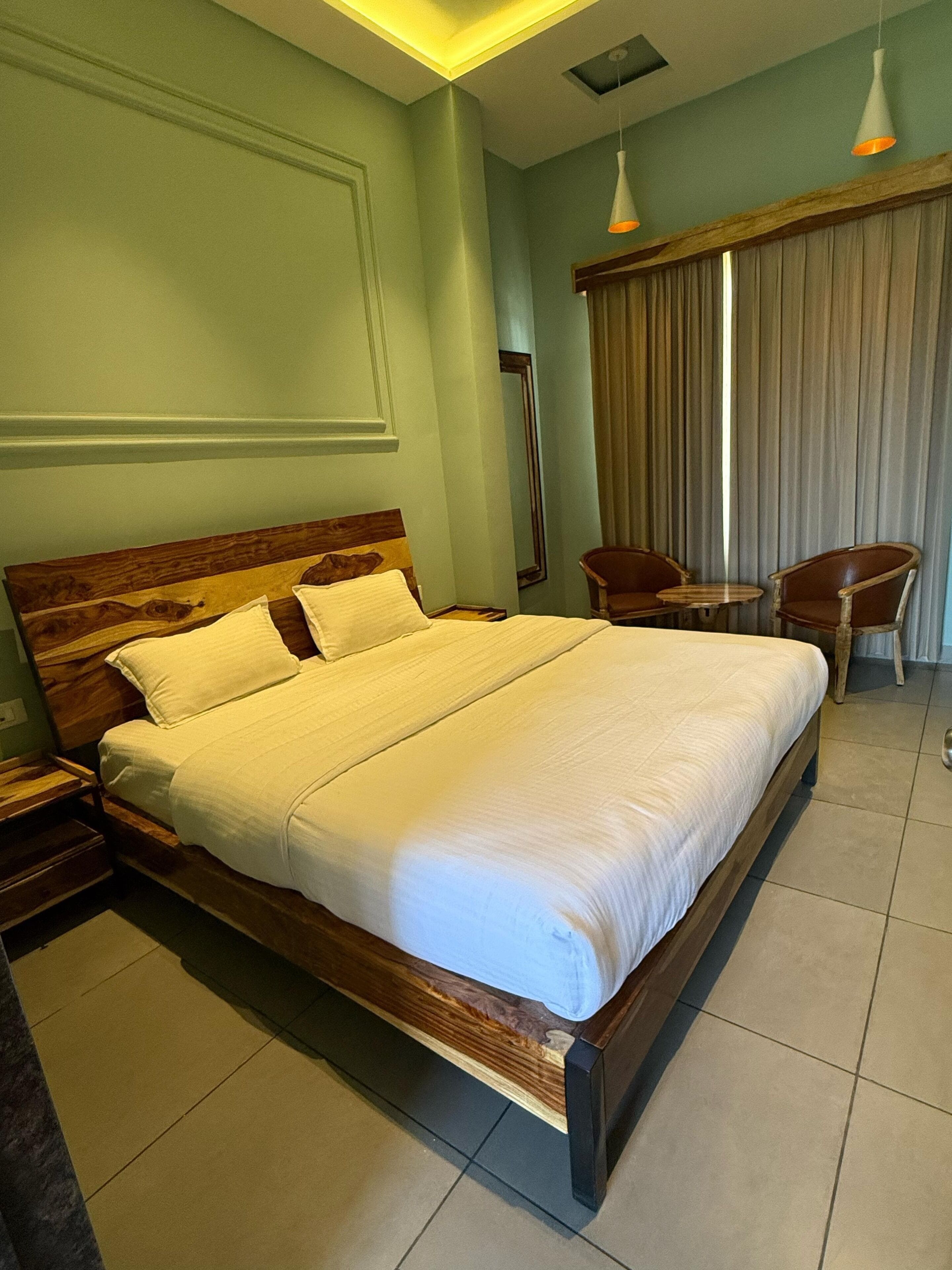 8 bedrooms, iron/ironing board, WiFi, wheelchair access