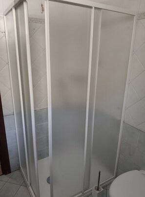 Douche, serviettes fournies