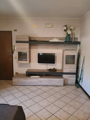 Interior - Apartment 'Zaffiro' with Mountain View, Wi-Fi and Air Conditioning (Carpeneda)