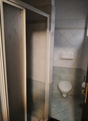 Douche, serviettes fournies