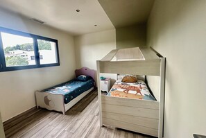 3 bedrooms, iron/ironing board, travel crib, free WiFi