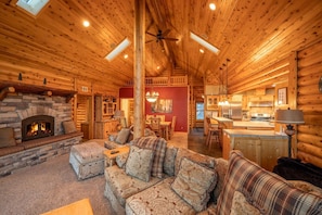 Smart TV, fireplace - Luxury 2400 sqft Log Cabin! Panoramic views, game room, tiki bar, & Pets! (Big Bear City)