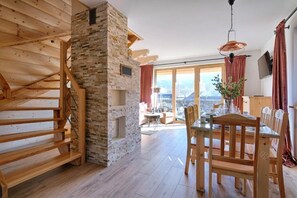 Deluxe-chalet, terassi, vuoristonäköala (Domek 2 - Rozeta) | Ruokasali