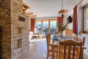 Deluxe Chalet, Terrace, Mountain View (Domek 2 - Rozeta) | Dining room