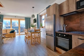 Deluxe Chalet, Terrace, Mountain View (Domek 1 - Lilija) | Dapur peribadi | Cerek elektrik 