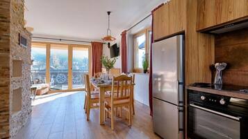 Deluxe Chalet, Terrace, Mountain View (Domek 2 - Rozeta) | Dining room