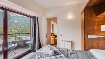 3 slaapkamers, een strijkplank/strijkijzer, wifi, beddengoed