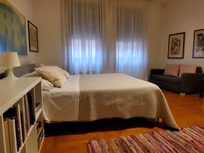 3 bedrooms, iron/ironing board, Internet, bed sheets - Apartment at B0' : Squares, University, Pedrocchi, Scrovegni Chapel. (Padova)