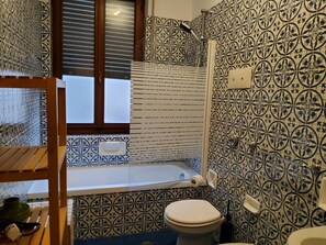 Whirlpool, Haartrockner, Bidet, Handtücher