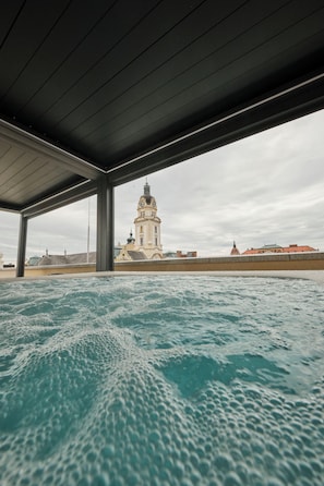 Outdoor spa tub - Palatinus Grand Hotel (Pécs)