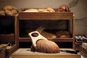 Free daily buffet breakfast  - Palatinus Grand Hotel (Pécs)