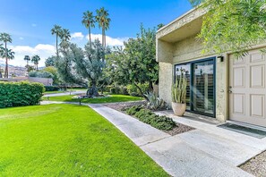 Property grounds - Gorgeous, Safe Community, W/Pickleball, Pool, Spa (Palm Springs)