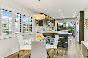 Fridge, microwave, oven, stovetop - 20% Off May! Pool, Spa, Pickle Ball, Private Patio (Palm Springs)