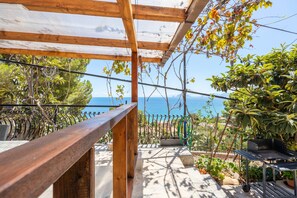 Terrace/patio - Holiday Home 'Casa Ros' with Sea View, Wi-Fi and Air Conditioning (Palermo)