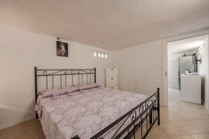 1 bedroom, WiFi, bed sheets