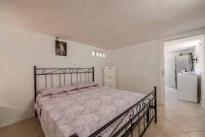 1 chambre, bureau, Wi-Fi, draps fournis