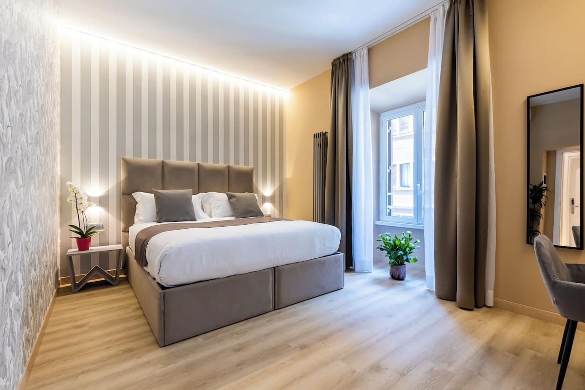 Minibar, in-room safe, soundproofing, iron/ironing board
