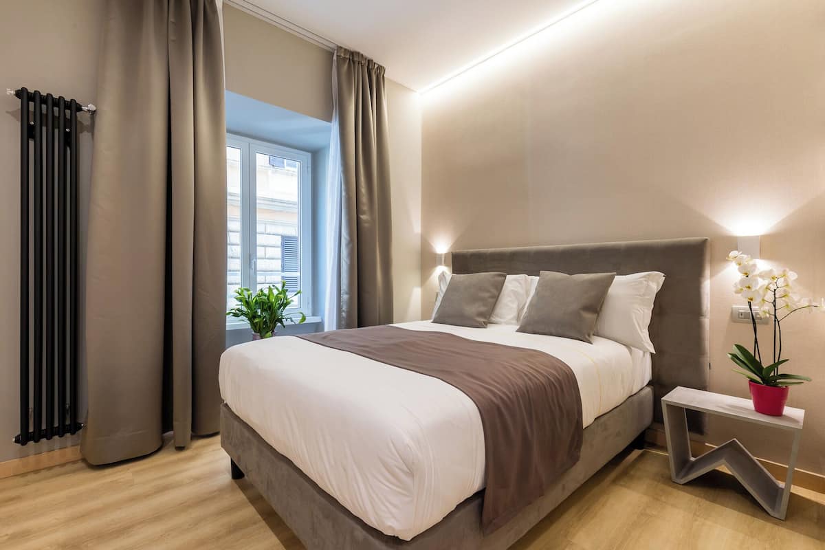 Minibar, in-room safe, soundproofing, iron/ironing board