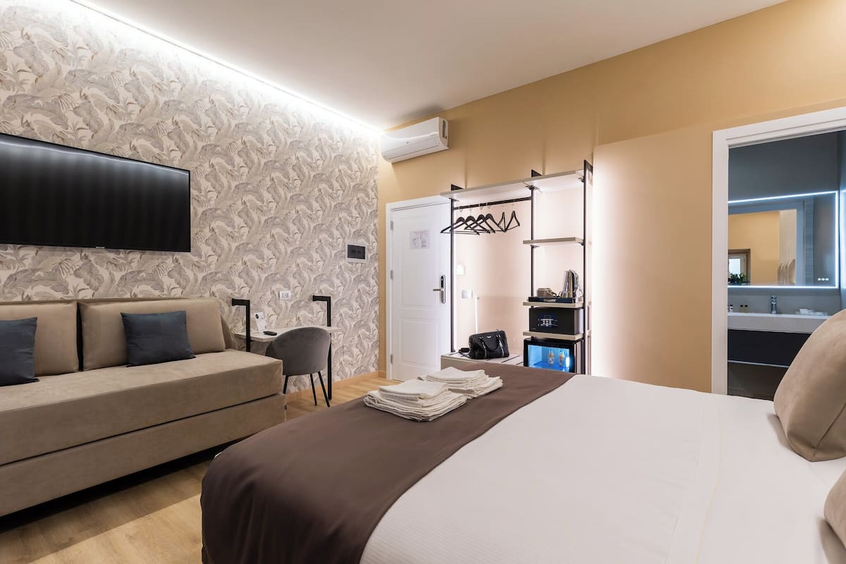 Minibar, in-room safe, soundproofing, iron/ironing board