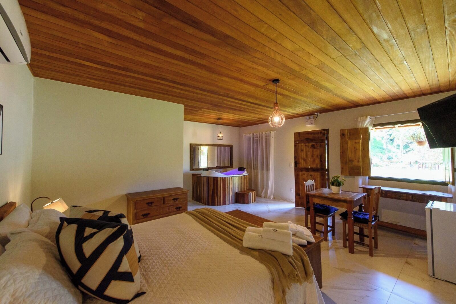 Romantic Chalet, Lanai, Garden View | Iron/ironing board, free WiFi