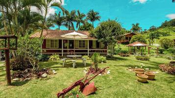 Perhechalet, lanai, näköala puutarhaan | Silitysrauta/-lauta, ilmainen Wi-Fi