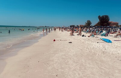 Treasure Island Beach House
Walk to sunset beach Pet Friendly One Block to Beach