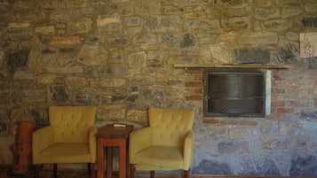 Habitación doble superior, vista al valle | Ropa de cama de alta calidad y escritorio
