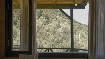 Habitación doble superior, vista al valle | Ropa de cama de alta calidad y escritorio
