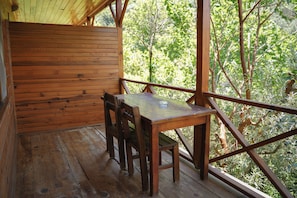 Quarto casal superior, vista para o vale | Área de estar