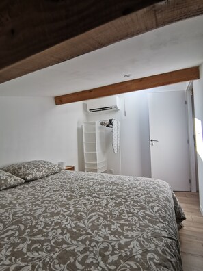 2 quartos, ferros/tábuas de passar roupa, Wi-Fi, roupa de cama