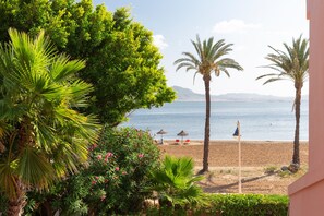 On the beach - Villa 'La Gola' with Sea Views, Shared Pool and Wi-Fi (La manga)