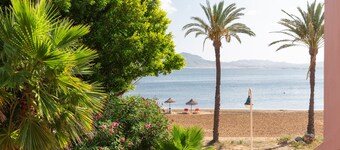 Villa 'La Gola' with Sea Views, Shared Pool and Wi-Fi