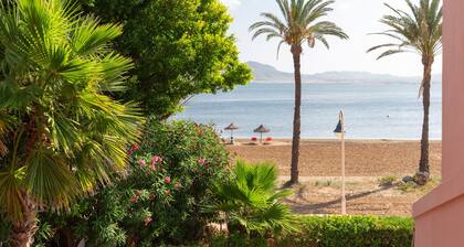Villa 'La Gola' with Sea Views, Shared Pool and Wi-Fi