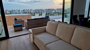 Apartemen, 4 kamar tidur, akses difabel, balkon | Lounge