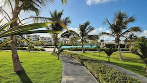 Apartment, 4 Bedrooms, Accessible, Balcony | Property grounds