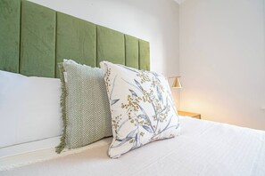 2 bedrooms, iron/ironing board, travel cot, WiFi