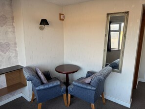 Premium Large Double Room 301 | Oleskelualue