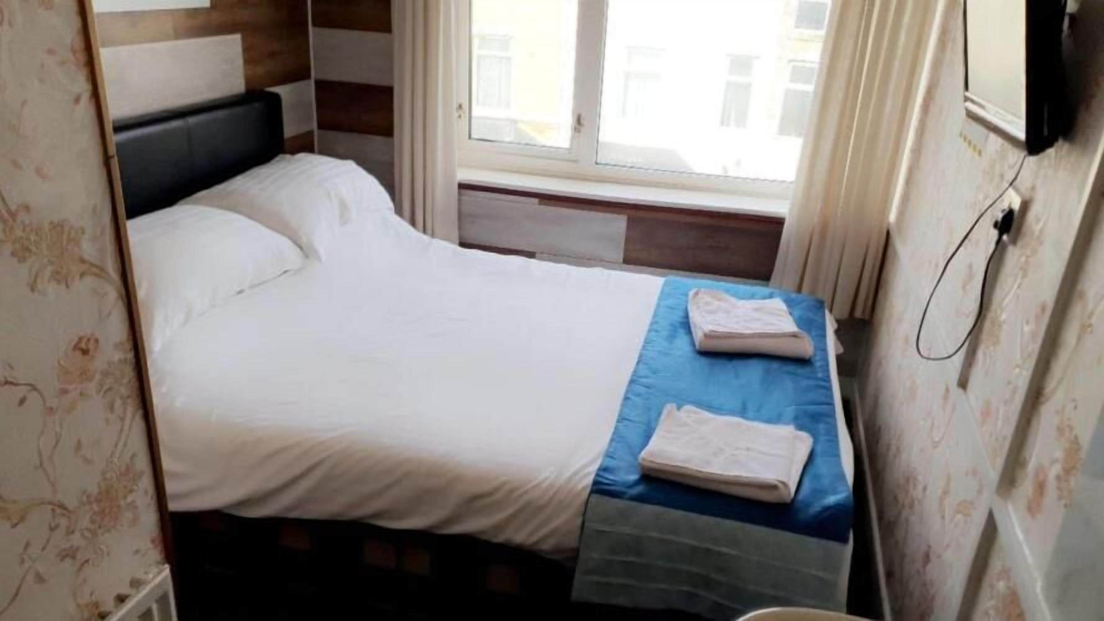 Standard Double Room 302 | Blendingsgardiner, strykejern/-brett, wi-fi (inkludert) og sengetøy