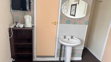 Room 212 | Cortinas blackout, tabla de planchar con plancha y wifi gratis