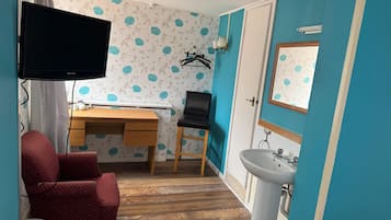 Room 206 | Living area