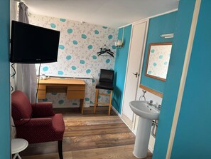 Room 206 | Ruang tamu