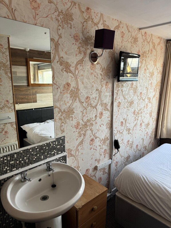 Room 303 | Verdunkelungsvorhänge, Bügeleisen/Bügelbrett, kostenloses WLAN