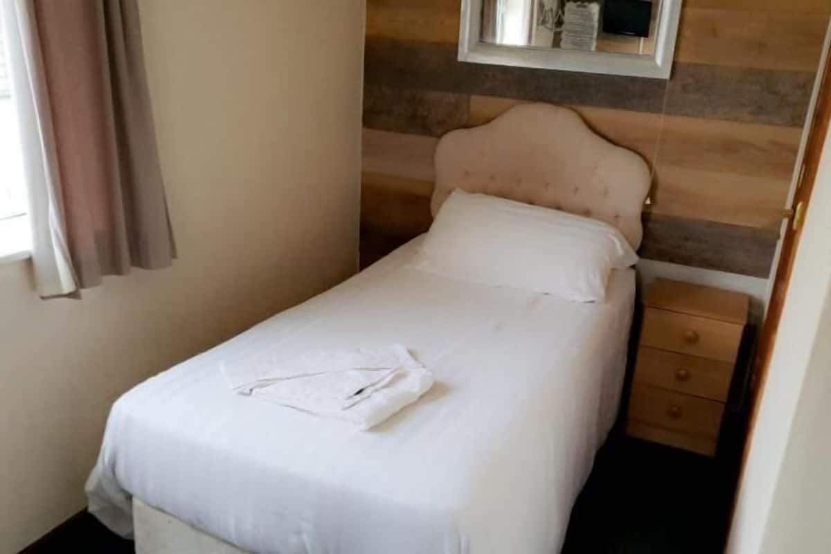 Room 308 | Langsir/tirai gelap terus, seterika/papan seterika, Wi-fi percuma