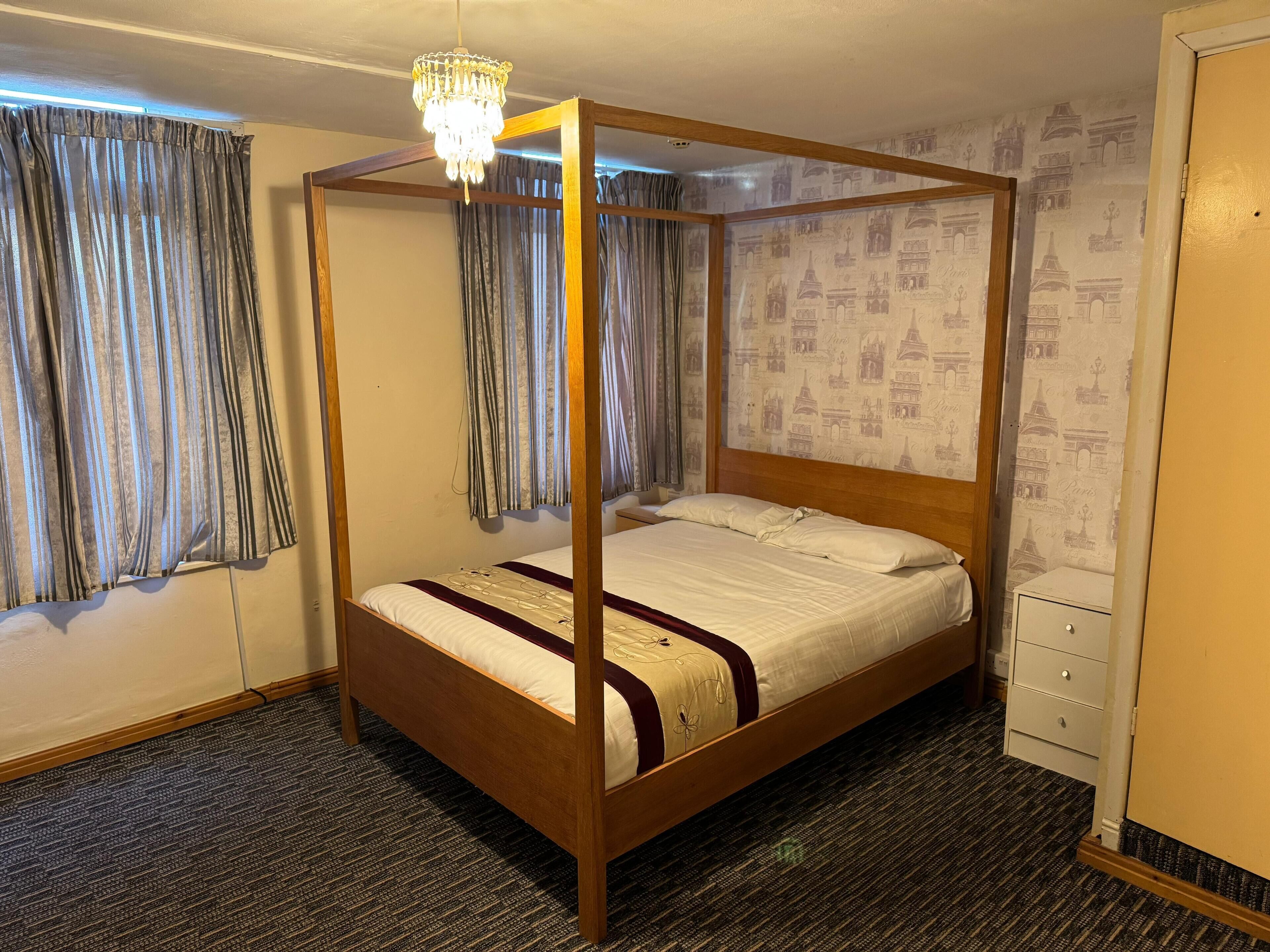 Room 208 | Blackout curtains, iron/ironing board, free WiFi