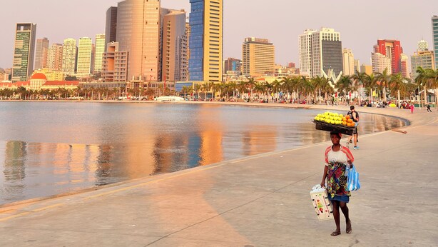 A cityscape with high-rise buildings and a waterfront. - Charming T1 in Historical Building-2min to Luanda Bay Museums-Marginal (Luanda)