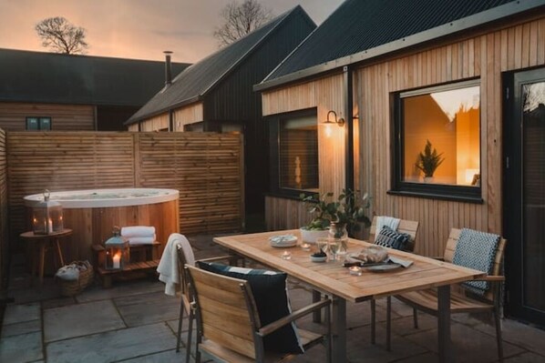 Outdoor dining - Longstones Avebury - Eve (Marlborough)