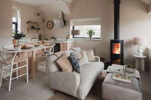 Smart TV, fireplace, books, stereo - Longstones Avebury - Eve (Marlborough)